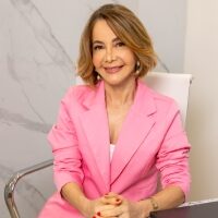 Sobre a Dra. Laurência Vânia, dermatologista da Lume Medicina Integrada